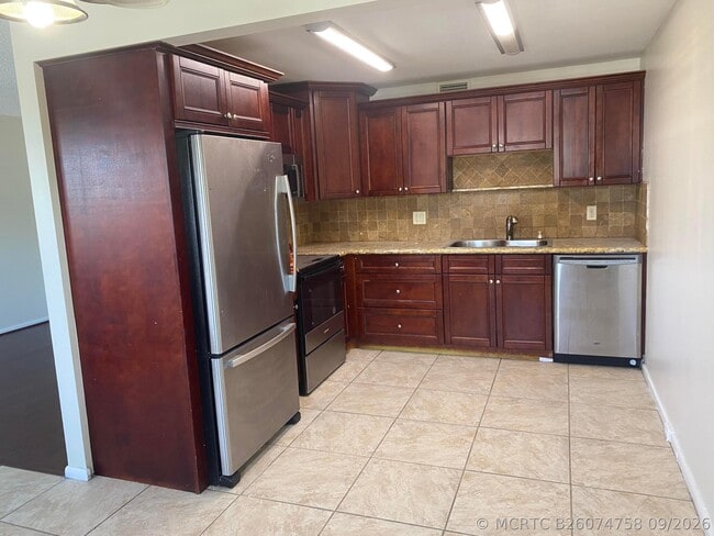 Building Photo - 4052 Hythe A