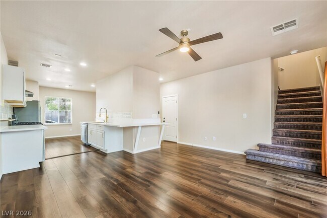 Building Photo - 10471 Masons Creek St