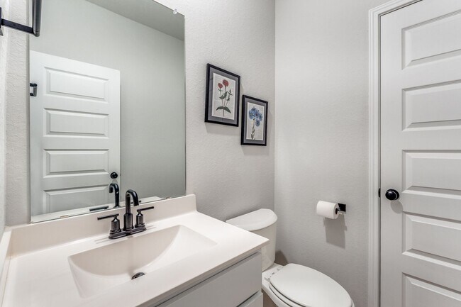 Building Photo - SPACIOUS 4-BEDROOM HOME IN BELLA ROSA
