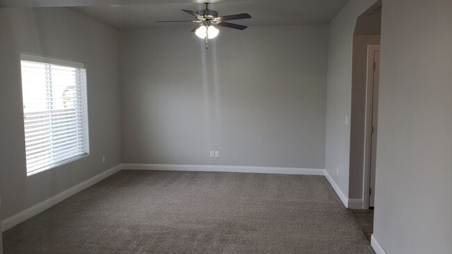 Building Photo - Newer townhome in the heart of Cedar City! Short Term Available.
