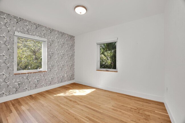 Building Photo - 5510 SW 76th St