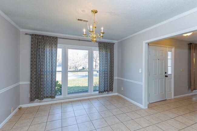 Building Photo - Immaculate updated 2 story 3 bedroom 2.5 bathroom house in the Briarwood area Greensboro