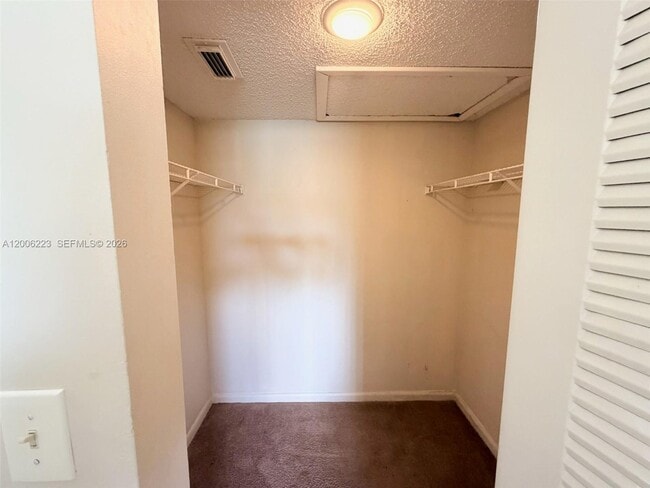 Building Photo - 960 Lake Victoria Dr