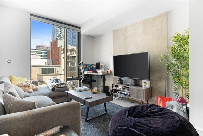 Building Photo - 55 Lagrange St