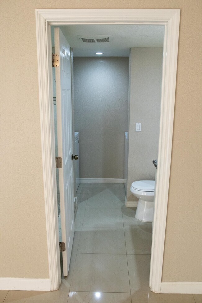 Building Photo - 70 Lake Arbor Dr