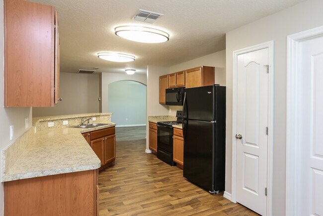 Building Photo - Inviting 3-Bedroom, 2-Bath Home in Ruskin, FL