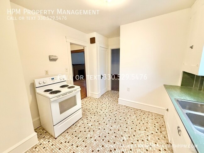 Building Photo - 1208 19th St NW