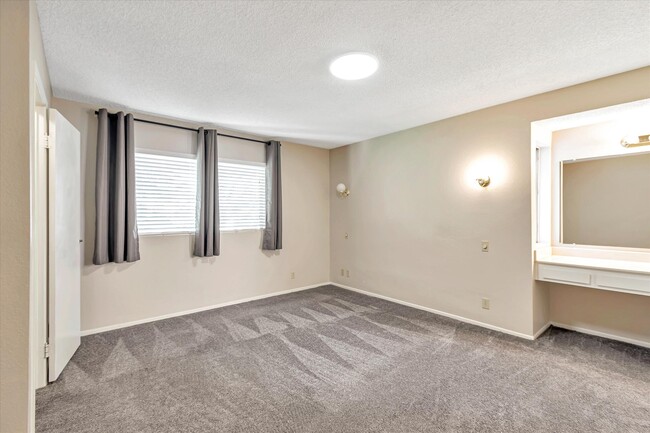 Building Photo - 253 Green Moor Pl