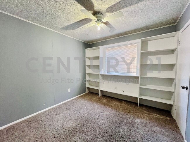 Building Photo - Beautifully Updated 5/3/2 in Fort Worth Fo...