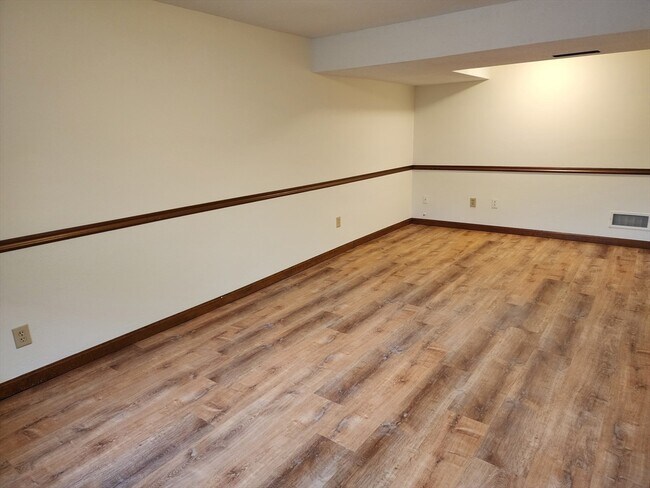 Building Photo - B7 Scotty Hollow Dr