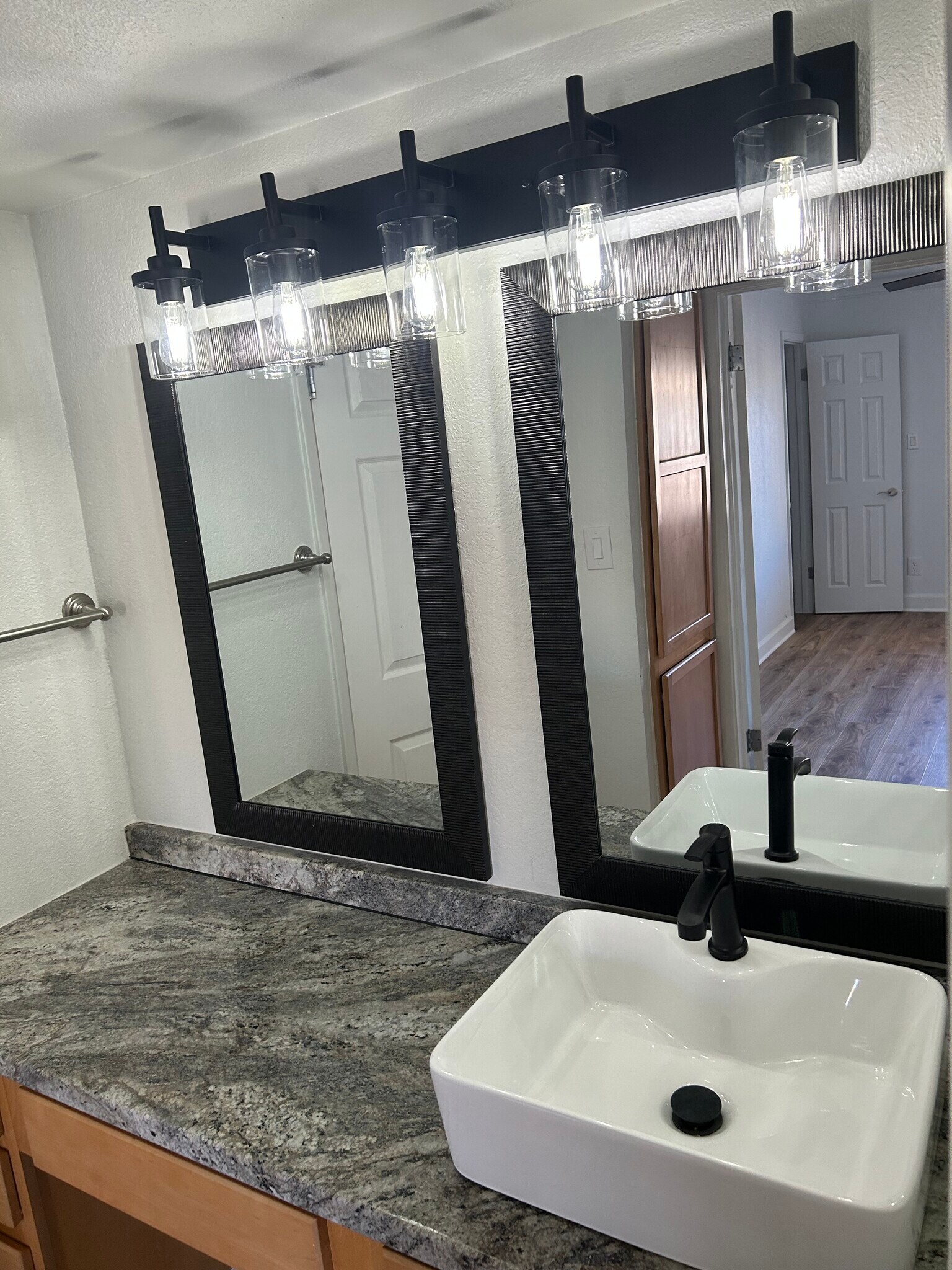 Master 2 bath - 3825 E Camelback Rd