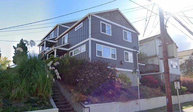 Primary Photo - Modern 3-Bed Duplex with Hilltop Views and...