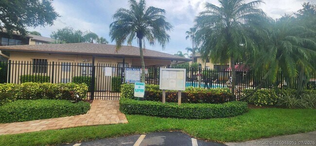 Building Photo - 205 Foxtail Dr