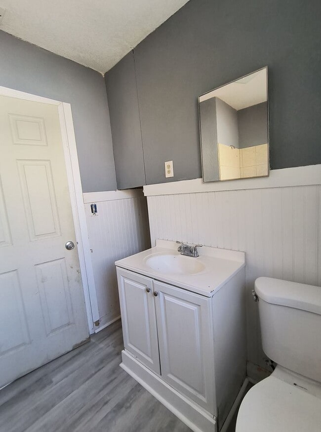 Building Photo - $1000 OFF SECOND MONTH --- 2-Bedroom WITH SUNROOM Home for Rent in Downtown Winter Haven!!