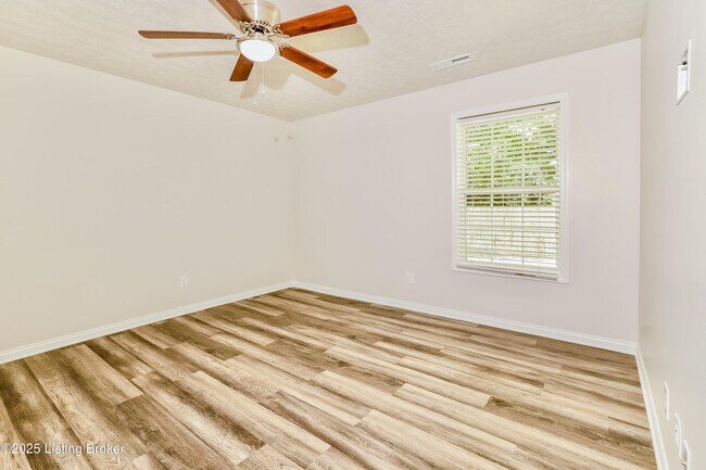 Building Photo - 7116 Blue Stream Ct