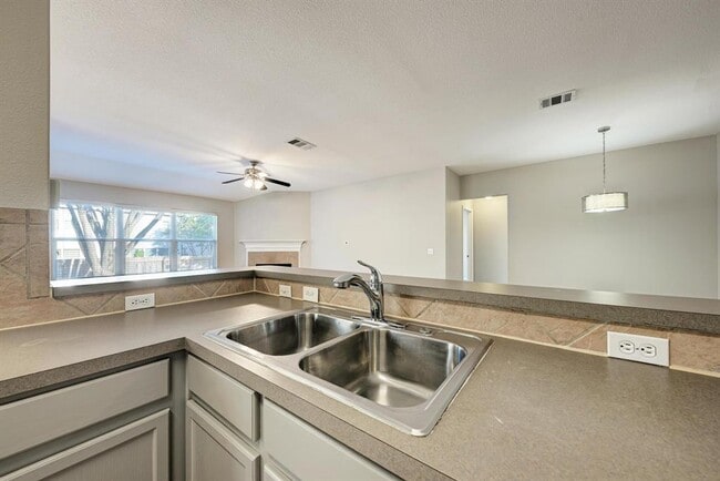 Building Photo - 2308 John Tee Dr