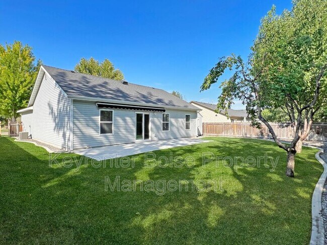 Building Photo - 1691 E Daulby St