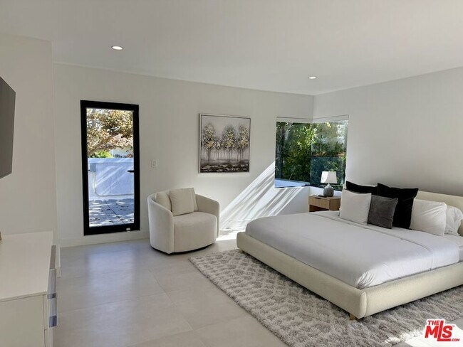 Building Photo - 201 S Bedford Dr