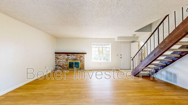 Building Photo - 657 Rinaldo St