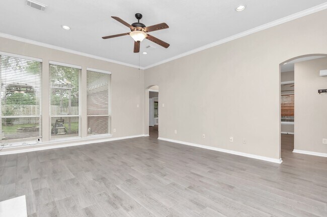 Building Photo - 1715 Parkview Ln