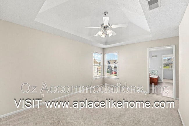 Building Photo - 2216 SW Rambling Vine Rd