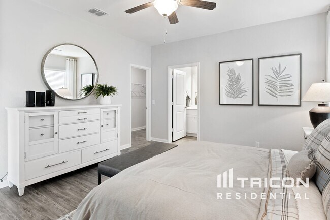 Building Photo - 14310 Palm Ridge