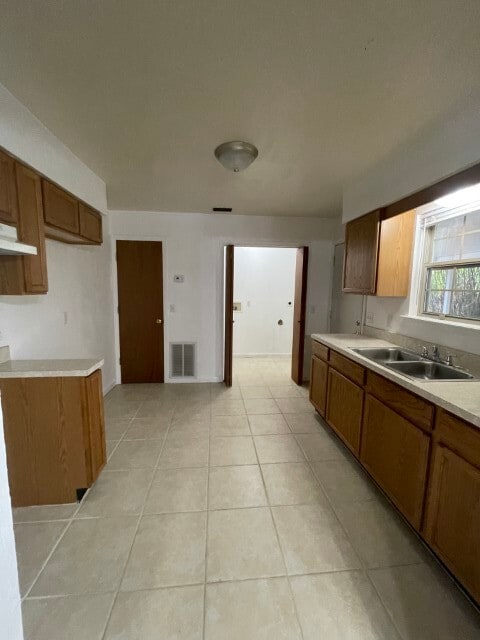 Building Photo - 580 SE Nassau St