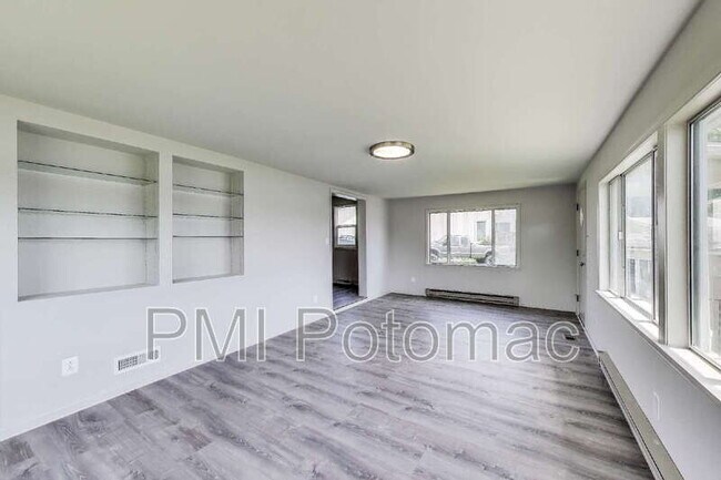Building Photo - 8349 Bear Creek Dr