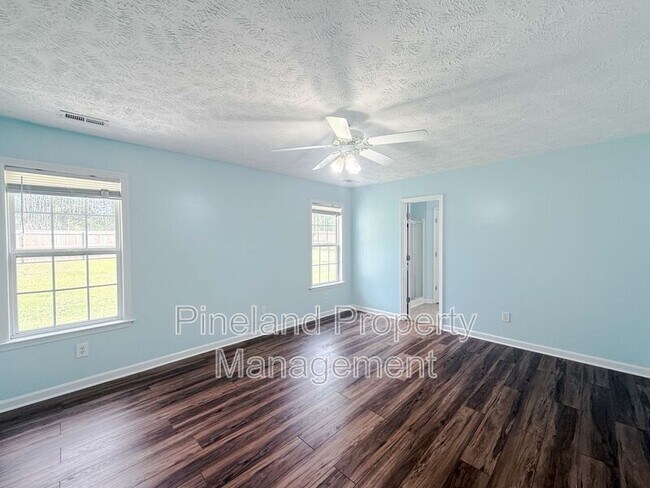 Building Photo - 219 Woodland Dr