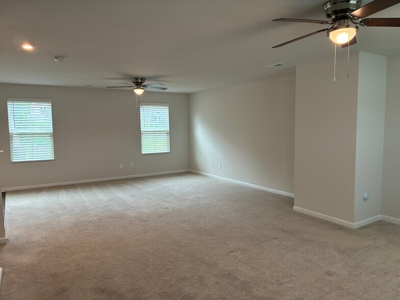 Building Photo - Room in Single Family Home on Bark Way