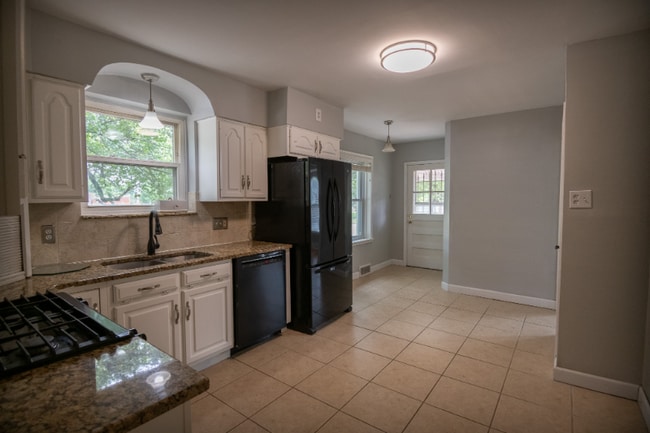 Building Photo - 6600 Nottingham Ave