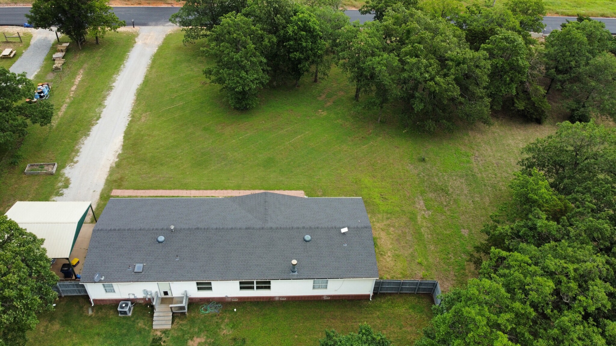Building Photo - 712 S Brush Creek Rd