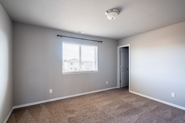 Building Photo - 3684 Saguaro Cir