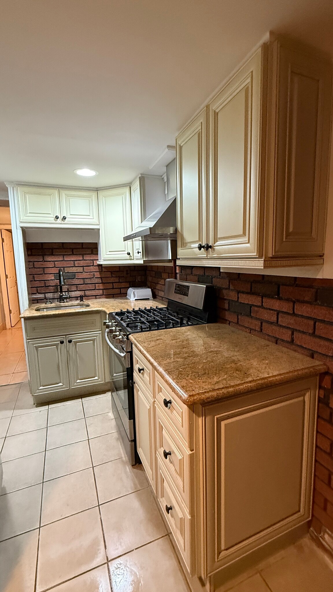 Building Photo - 458 Midland Ave