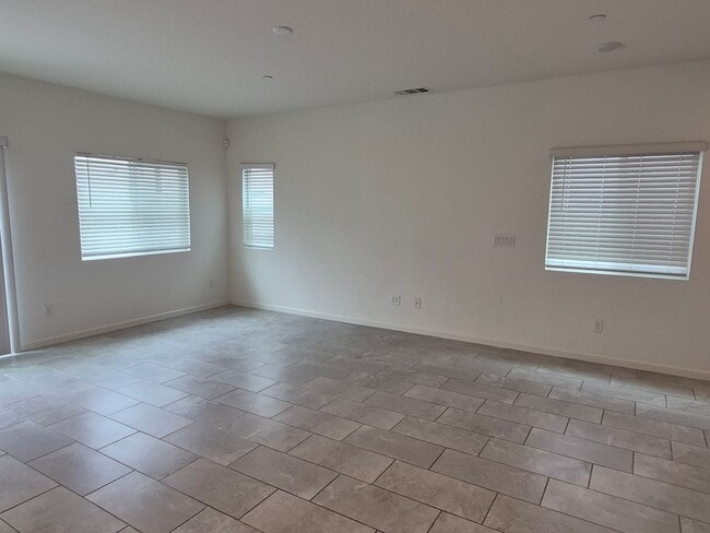 Building Photo - Come home to this Beautiful Newer 3 Bedroom 2.5 bath home