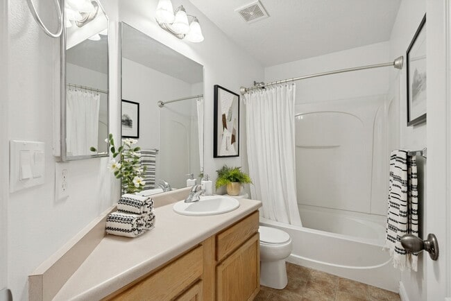 Building Photo - 14074 S Julien Cove