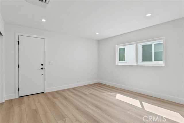 Building Photo - 913 W Balboa Blvd