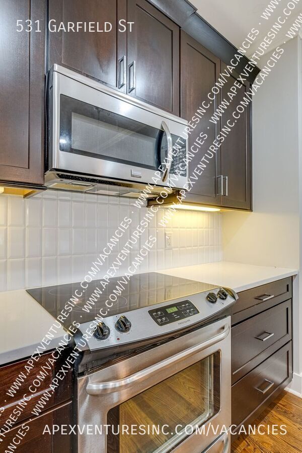 Building Photo - 531 Garfield St