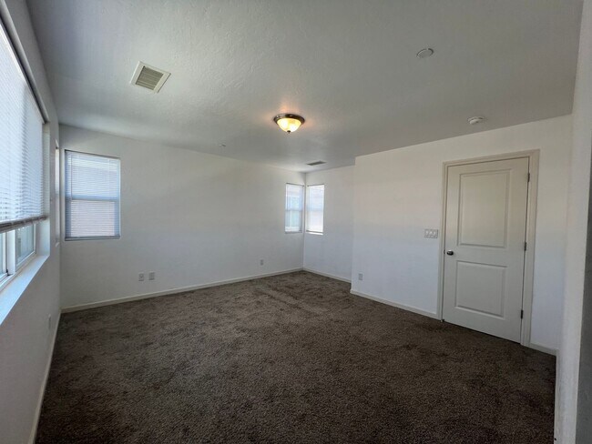 Building Photo - modern 3-bedroom, 2.5-bathroom home locate...