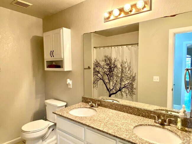 Building Photo - 4 Bed 2.5 Bath in NW OKC // Deer Creek Schools