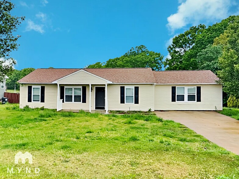 Primary Photo - 150 Single Oak Dr