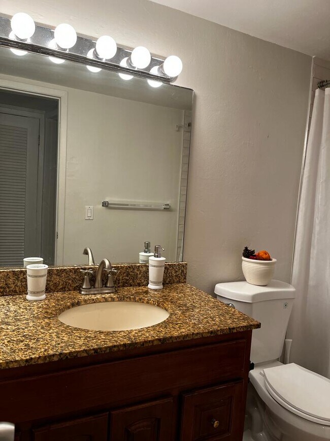 Building Photo - 501 Blue Heron Dr