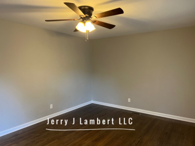 Building Photo - 5330 Maryland Dr