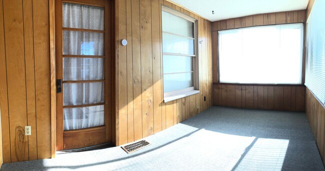 Building Photo - 2-Bed House in Reinbeck