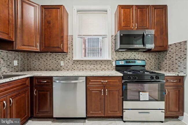 Building Photo - 2422 W Norris St