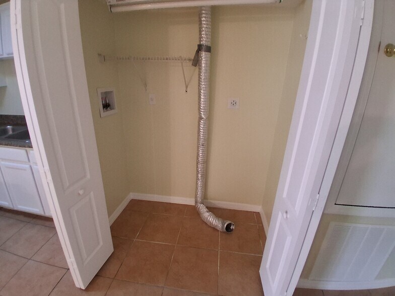 Building Photo - 1105 Monticello Ln