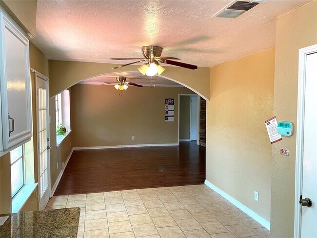 Building Photo - 747 Seamaster Dr