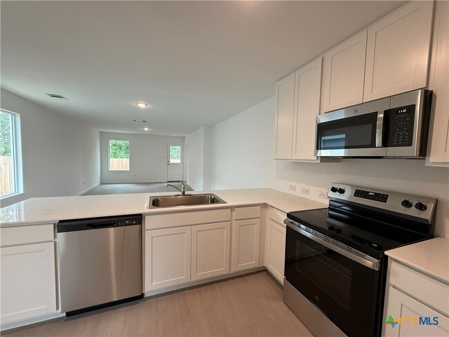 Building Photo - 130 Pastar Fls