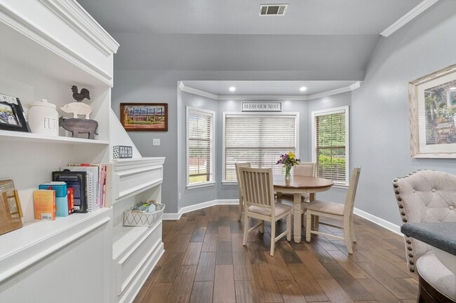 Building Photo - Wonderful Sherwood Home