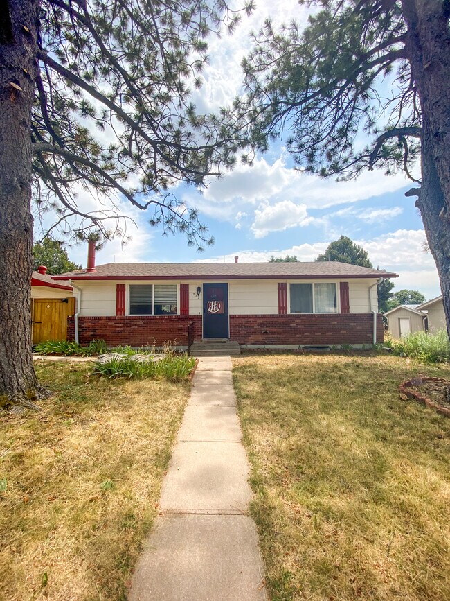 Building Photo - 214 Douglas Fir Ave